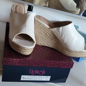 LAST REDUCTION BEFORE DONATION Refresh wedges white 8.5 new in the box Emery